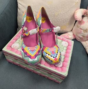 Hot Chocolate Design Geometric Design Mary Jane Heels Size 10